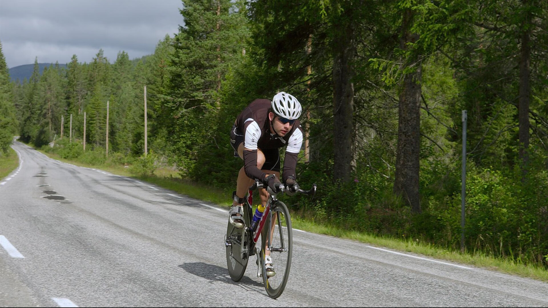 曼联后防线迎来大考，险胜对手，曼联后场名宿