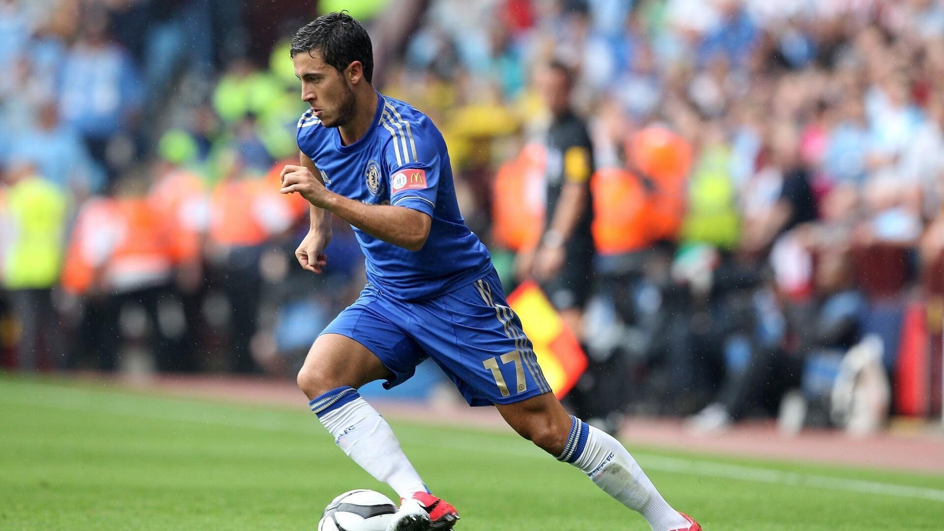 美国骑手马库斯·奥尔洛布在巴黎奥运会上与“Jane”马匹共同参赛，尽管因马匹受伤被迫退出，但展现了坚强意志。